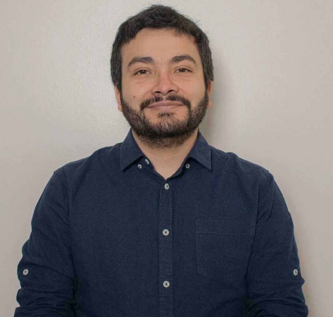 Dr. Christopher Flores Jara